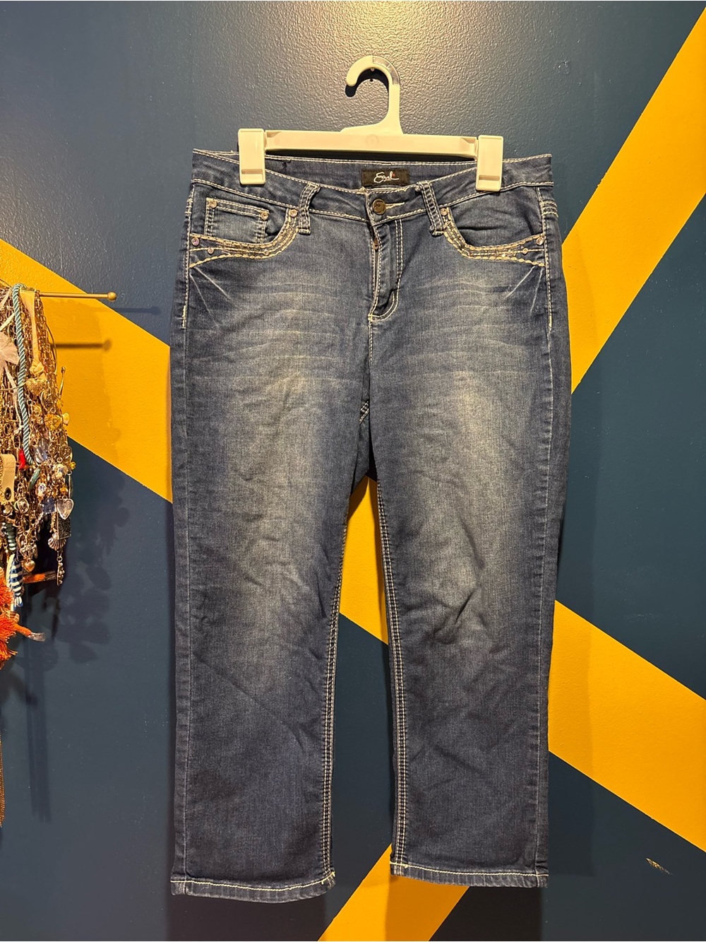 Earl Medium Wash Embellished Mid-Rise Capri's EUC